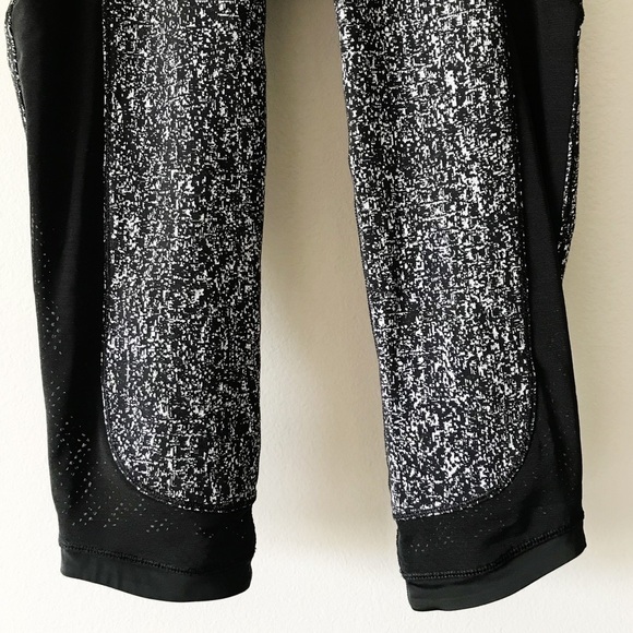 Lululemon Fit Physique Crop Legging Jacquard Black - Picture 3 of 11